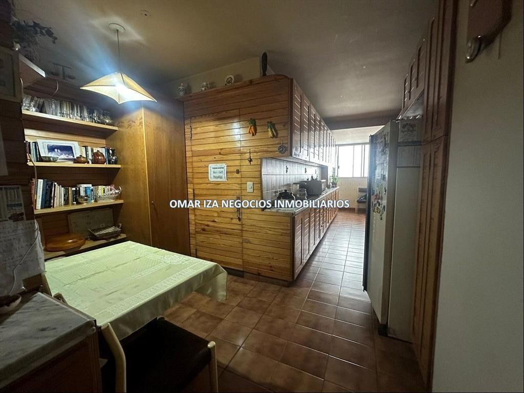 Venta apartamento 4 dormitorios Pocitos, sobre Rambla con e