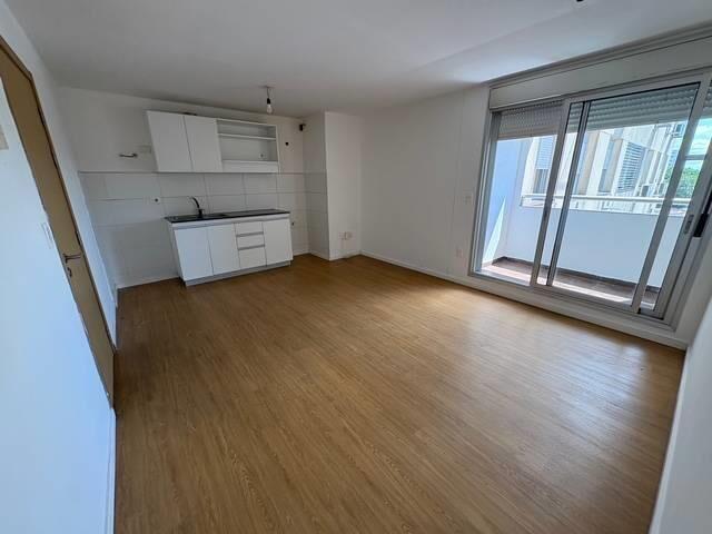 Alquiler - Apartamento con tres dormitorios y terraza en La