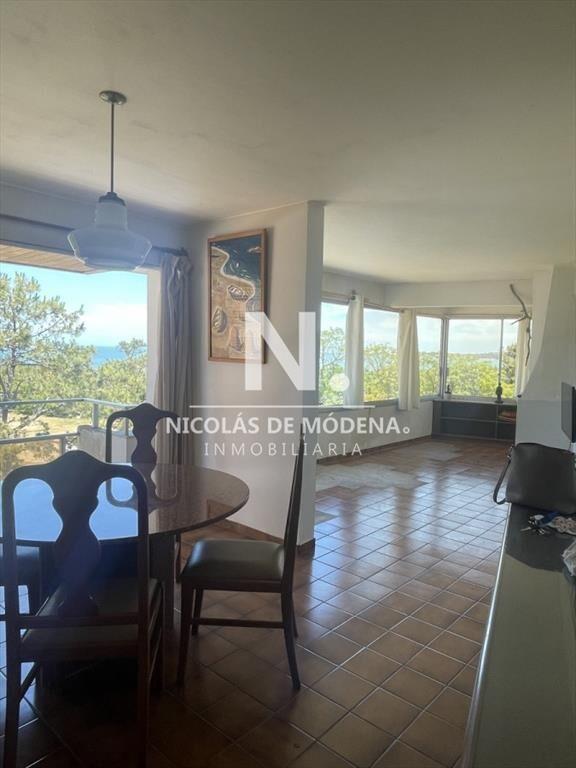 Departamento de 2 dormitorios en venta frente a