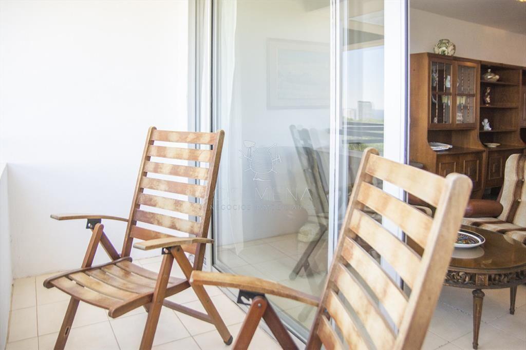 Vende apto de 2 dormitorios con vista al mar en