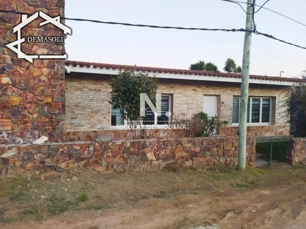 Se vende casa de gran porte, ubicada en la de la