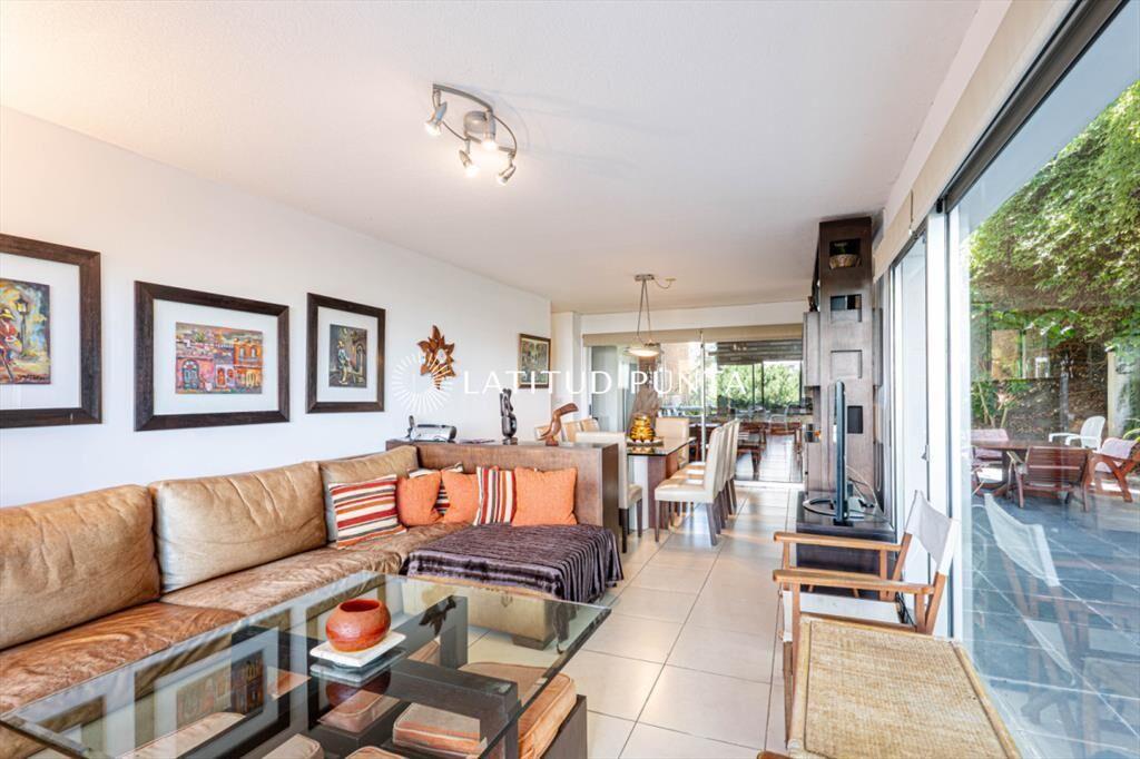 Apartamento en Mansa, 3 dormitorios, patio y