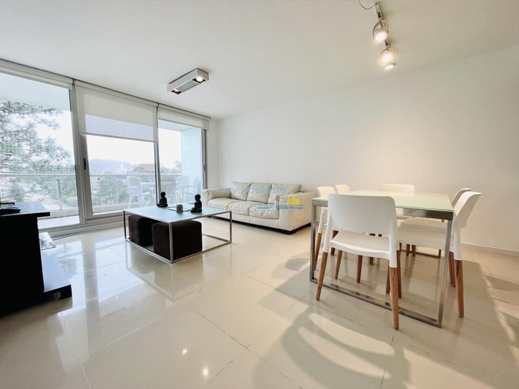 Moderno Apartamento de 2 Dormitorios sobre a de