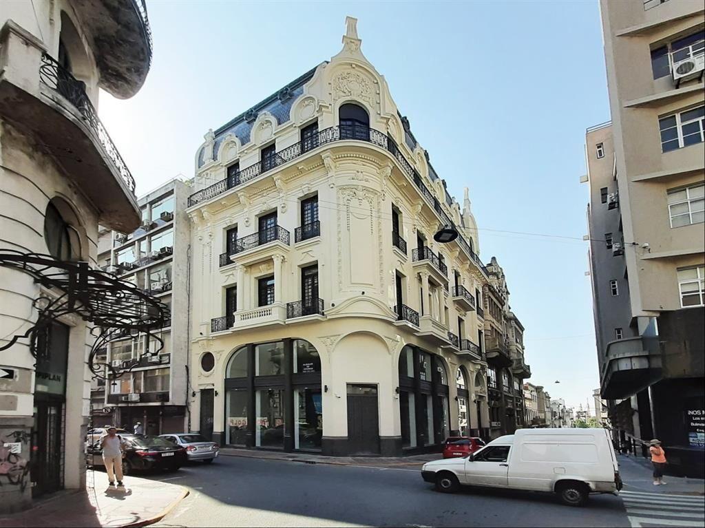 ALQUILER - Local Comercial - Ciudad Vieja - Esquina