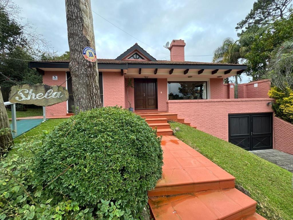 Venta de Hermosa Casa en San Rafael: Gran Jardín, Piscina y