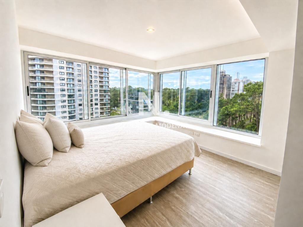 Cómodo Departamento sobre  Roosevelt en venta.