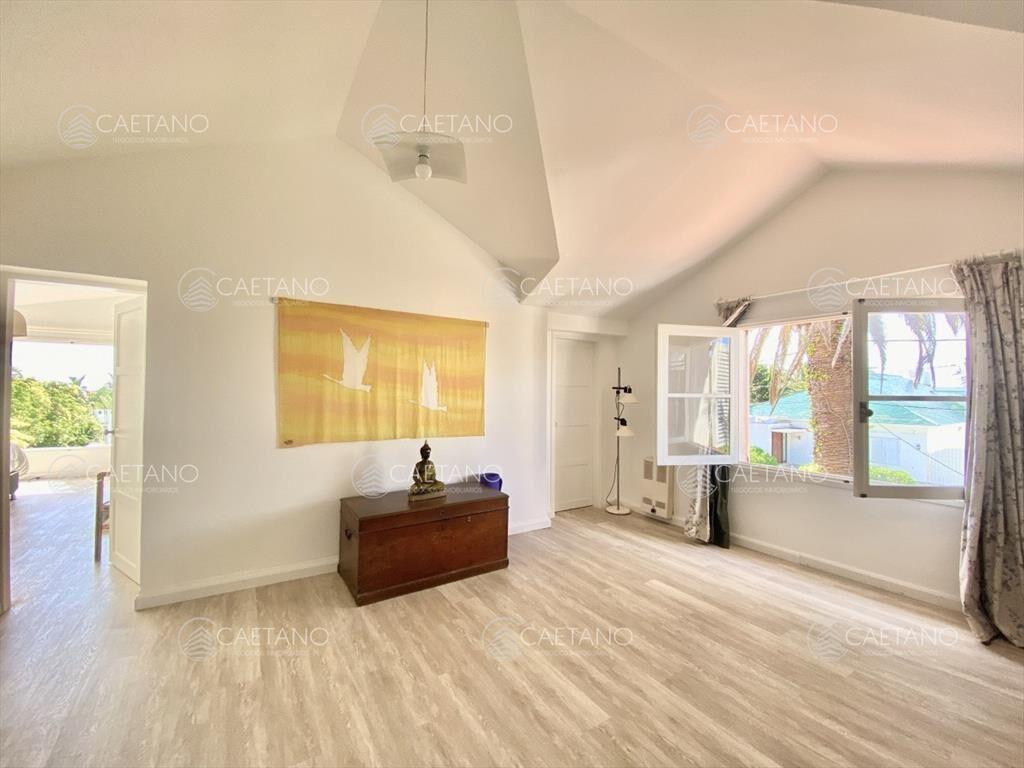 Vende casa 5 dormitorios. PenÃ­nsula, Punta del