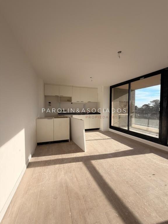 VENDE DEPTO DE 1 DORMITORIO CON PARRILLERO
