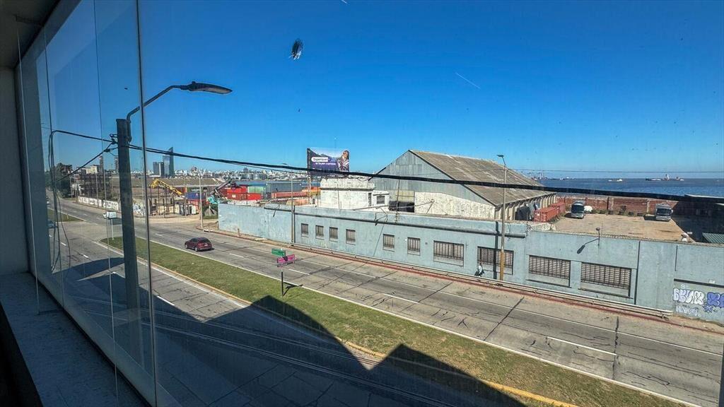 VENTA Y ALQUILER DE LOCAL ESQUINA SOBRE LA RAMBLA PORTUARIA