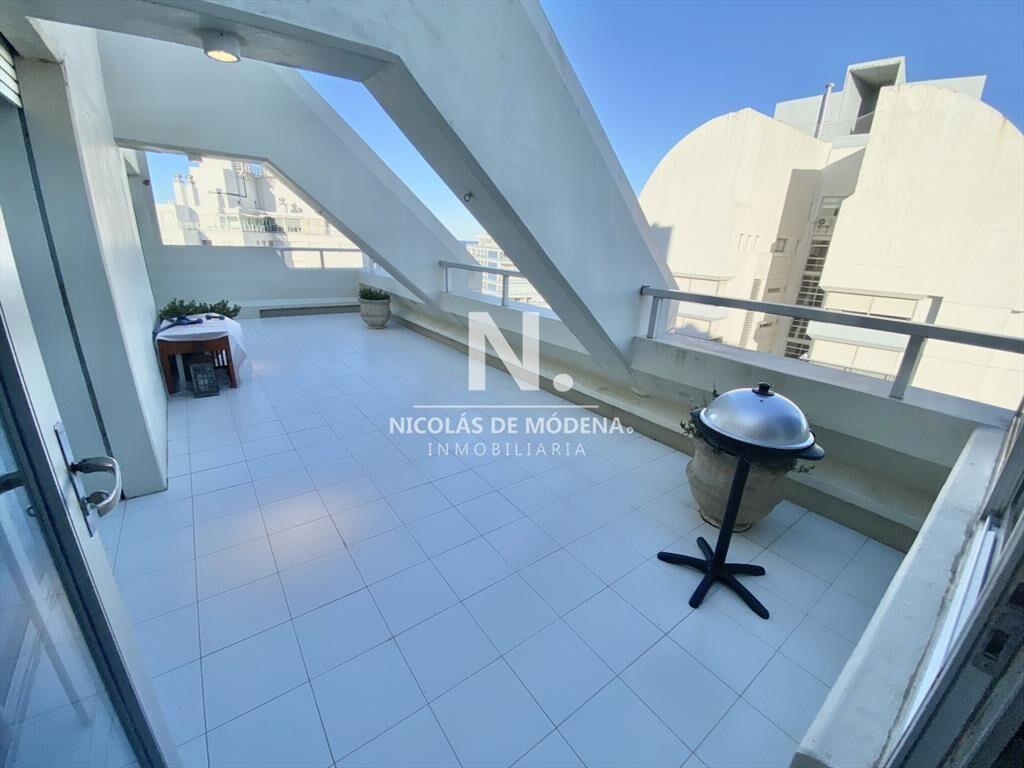 Vende apartamento de 3 dormitorios en Brava Punta