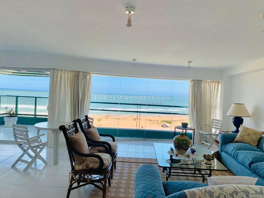 Apartamento en venta de 3 suites en edificio del