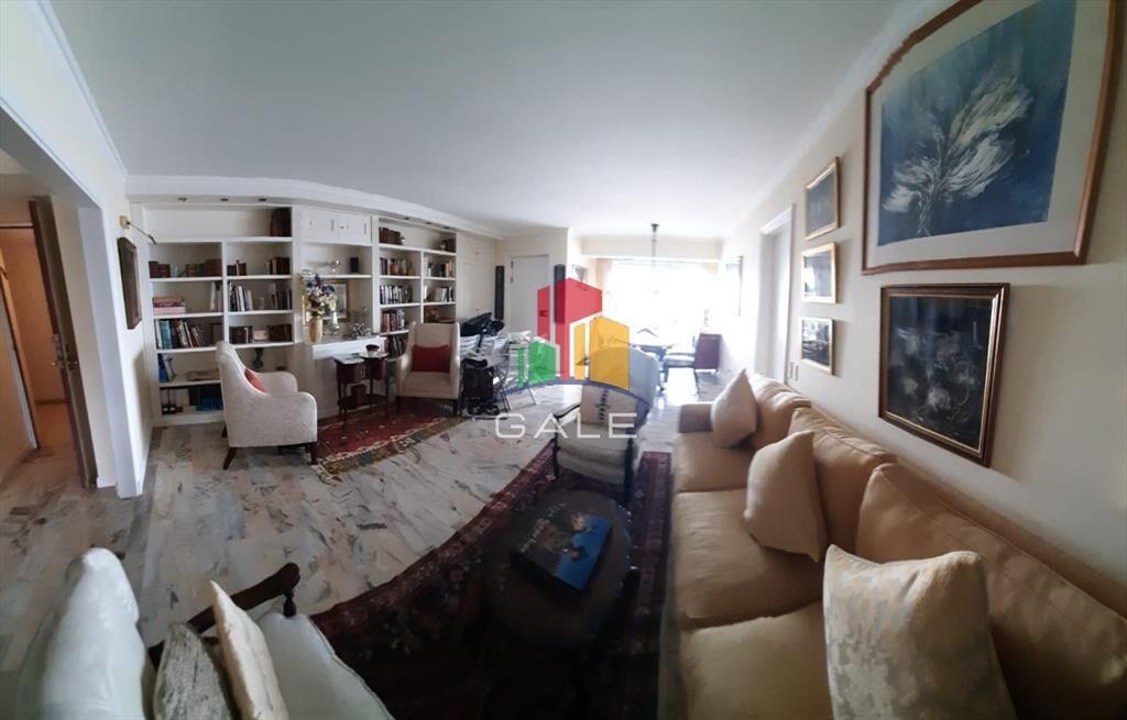 Impresionante Apartamento En Edificio Tradicional