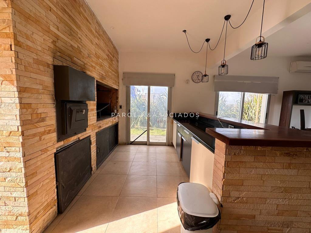 Excelente casa en venta de 5 dormitorios en Punta