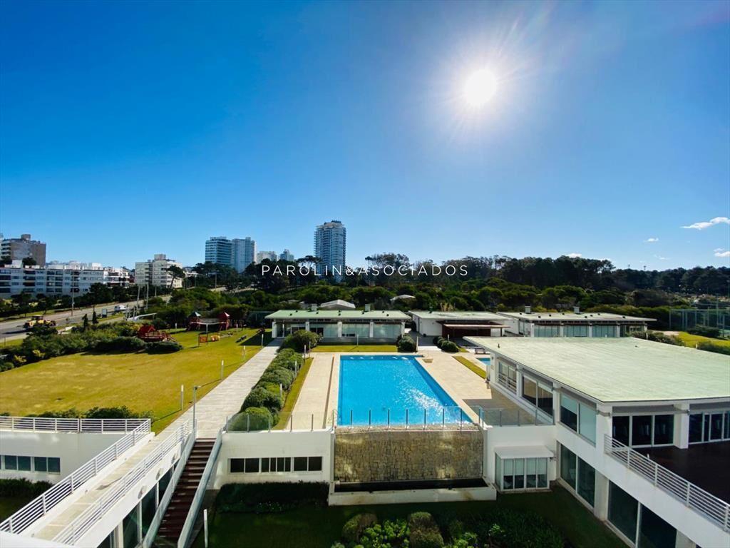 Apartamento en venta en torre Le Parc, Punta del
