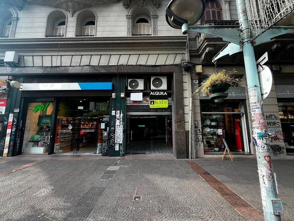 18 de Julio y Cuareim , 4 mts de frente, 180 m2 , doble alt