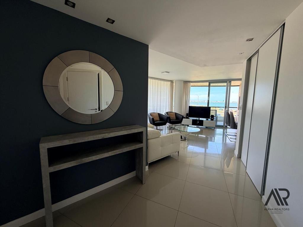 Apartamento en alquiler anual c/ cochera en Pinares