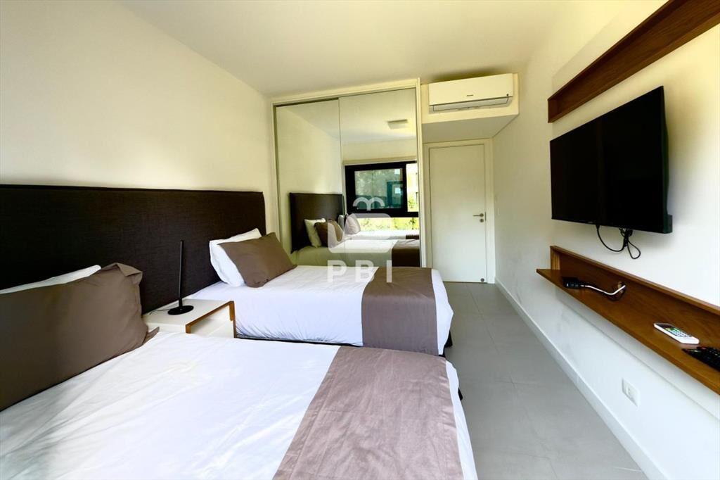 Apartamento de 2 dormitorios en Crystal Views, -