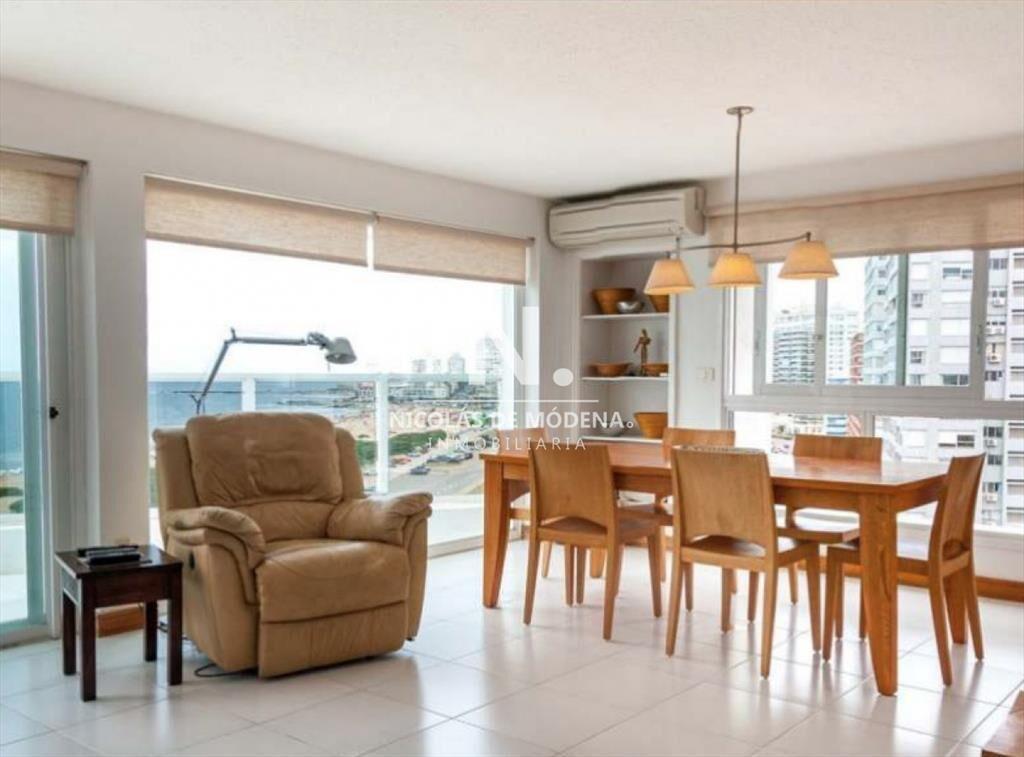 Espectacular penthouse de 4 dormitorios frente al
