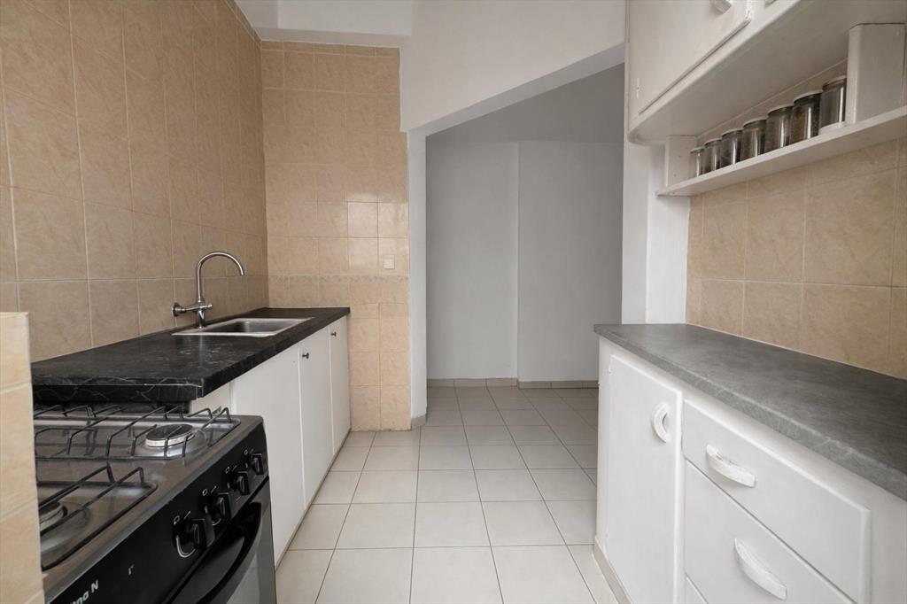 Venta apartamento de dos dormitorios con patio. Tres Cruce