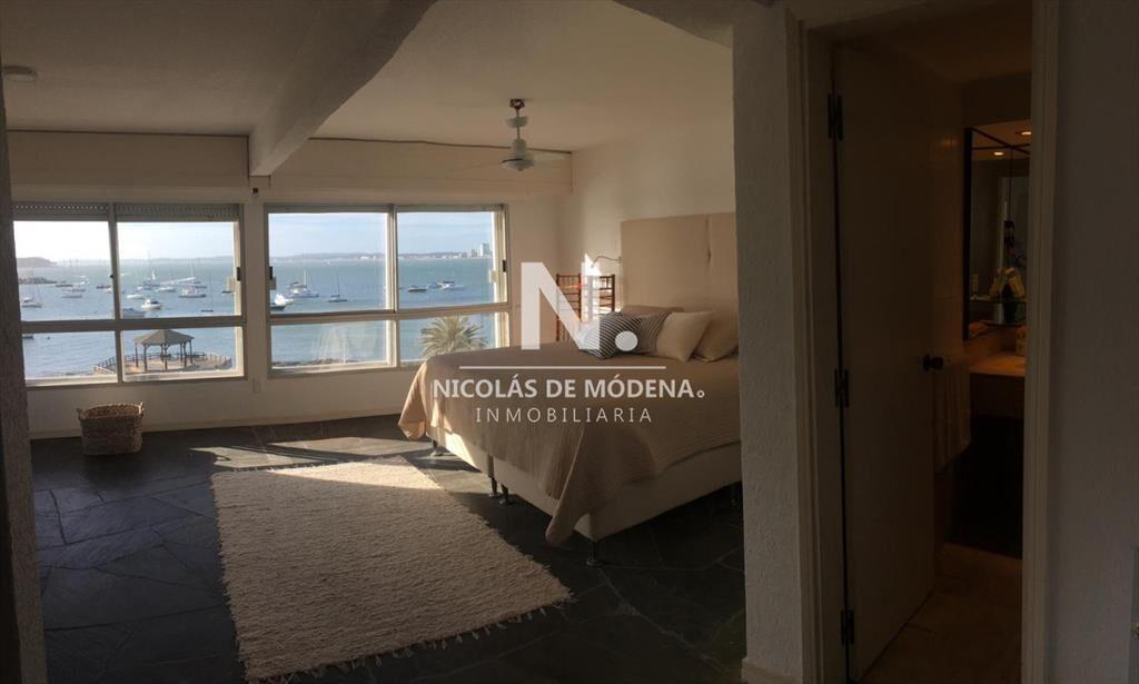 Vende Departamento de 3 dormitorios frente al de