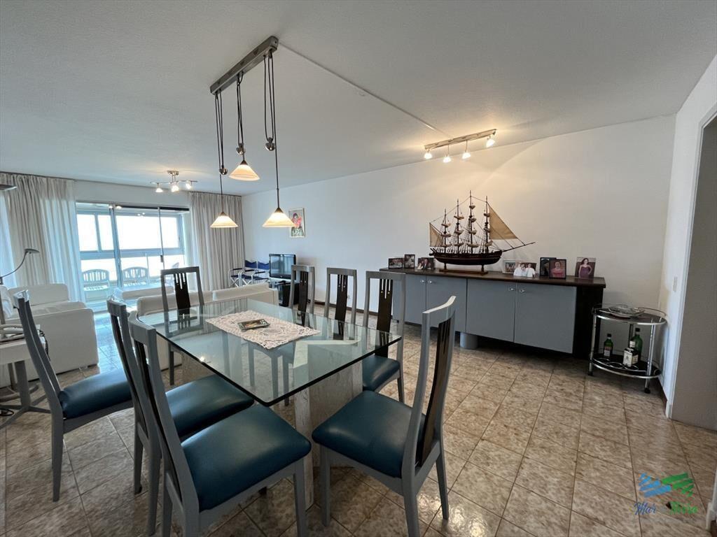 En venta apartamento 3 dormitorios 2 baños en