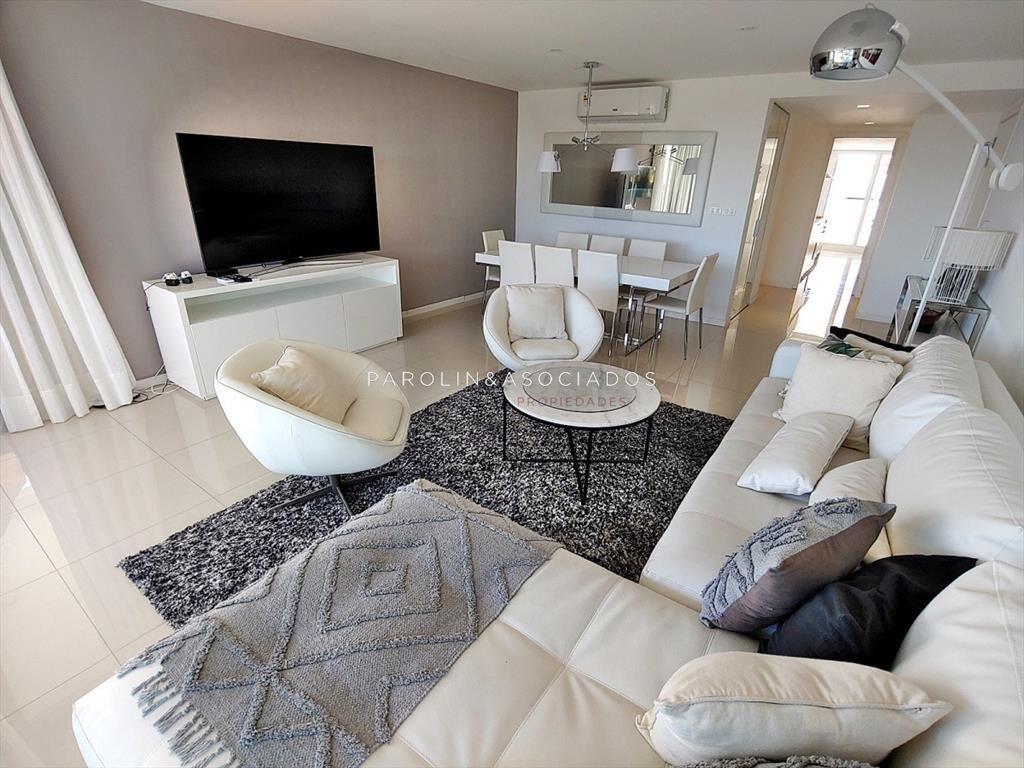 Apartamento en venta en primera linea en Punta del Este.