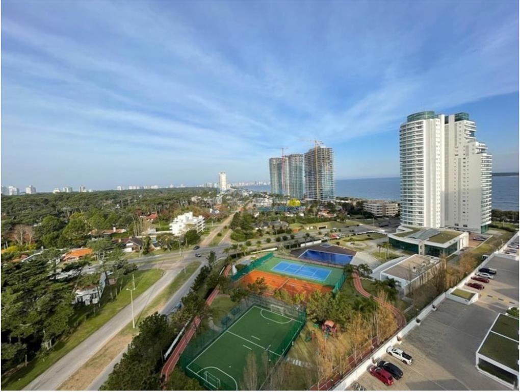 Apartamento en Venta de 3 dormitorios en Punta ,