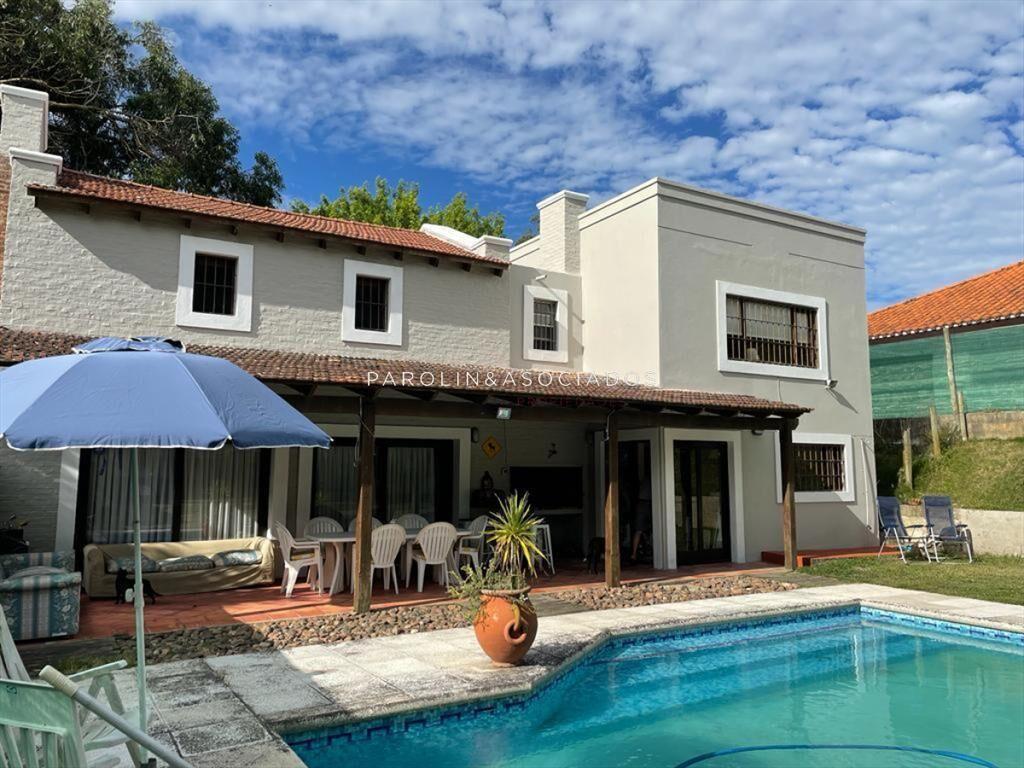 Hermosa casa en venta de 4 dormitorios en Marly,