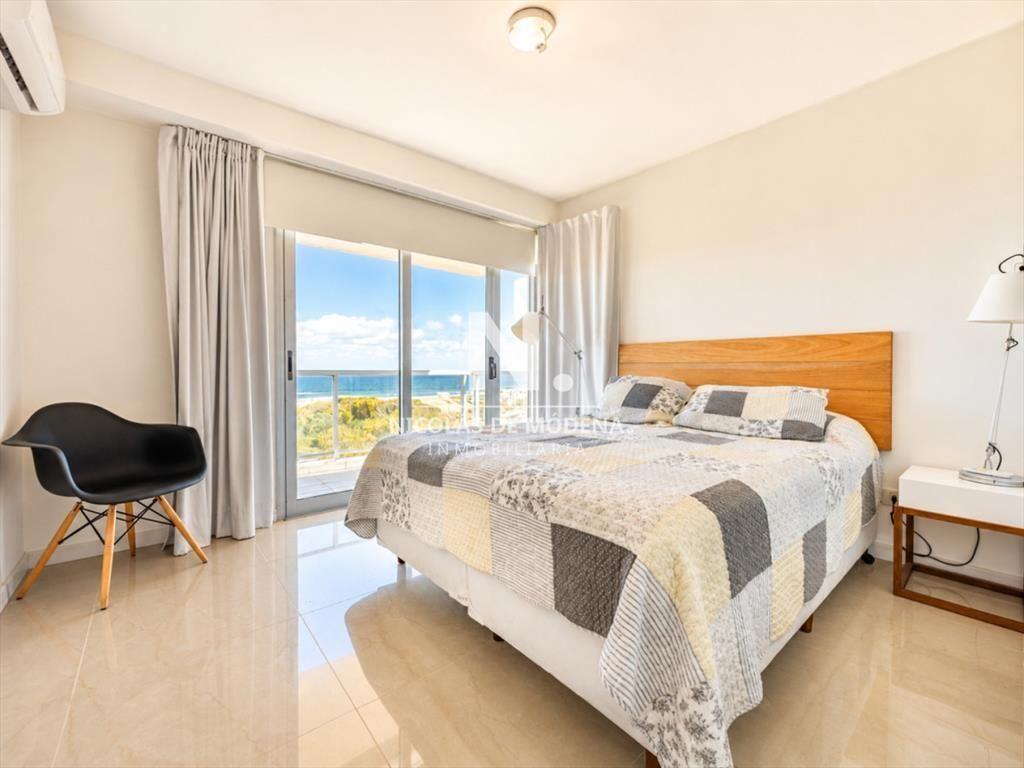 En venta apartamento de 3 dormitorios en Brava primera line