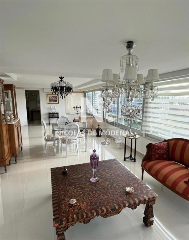 Departamento de 3 dormitorios en venta en Torre