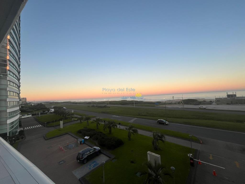 Apartamento en Alquiler de 3 Dormitorios en Punta