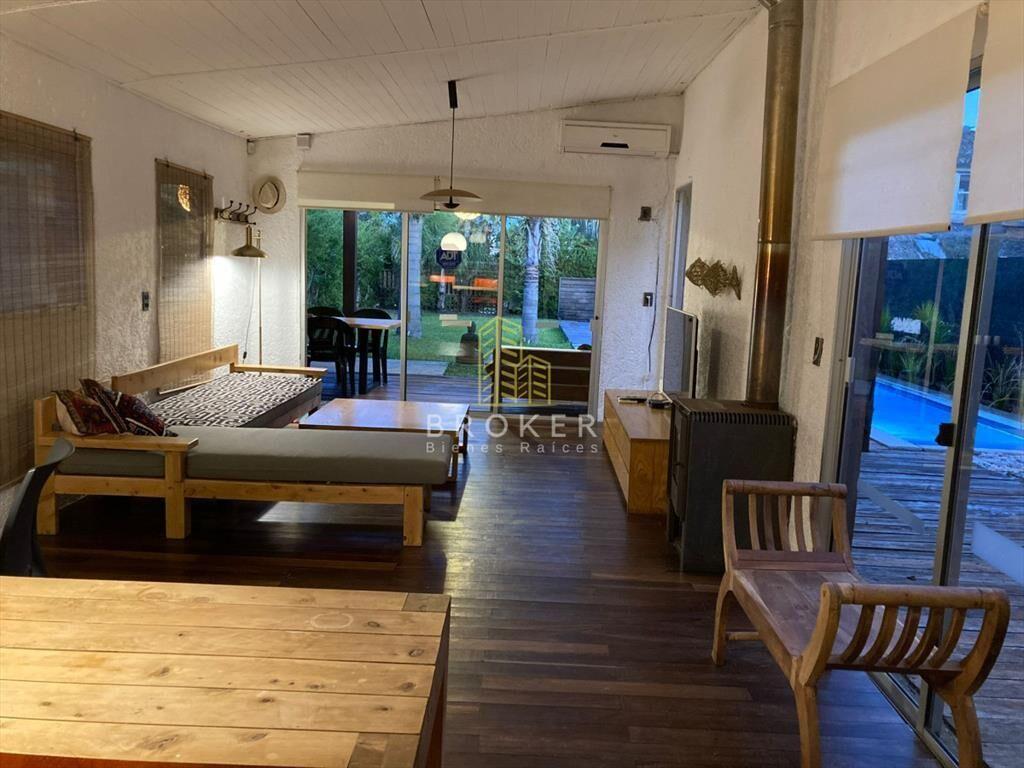 Alquiler de temporada y venta de hermosa Casa en