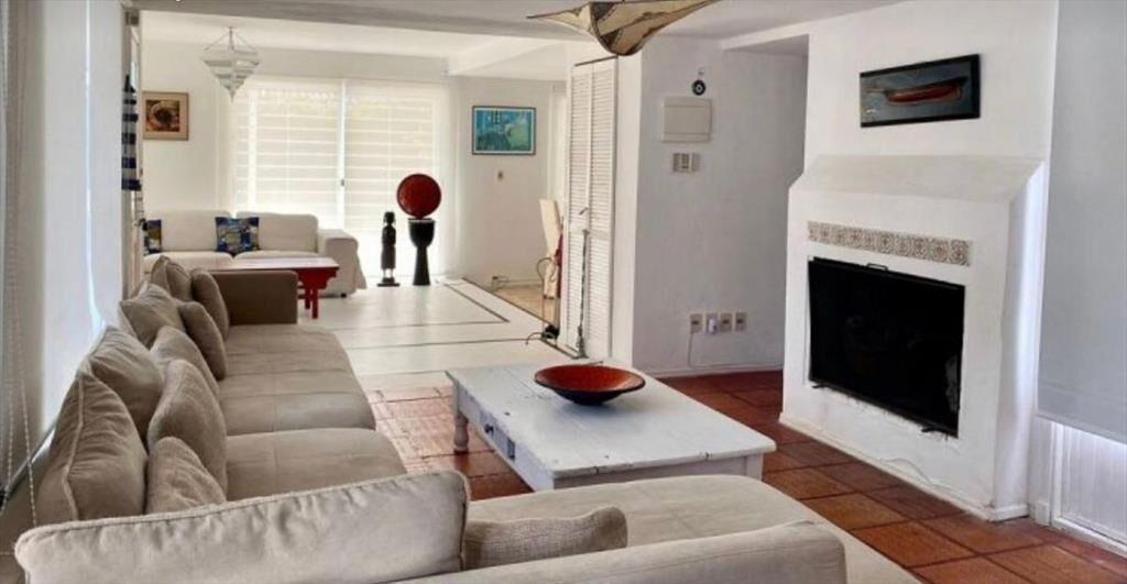 CASA EN VENTA DE 4 DORMITORIOS EN LA BARRA