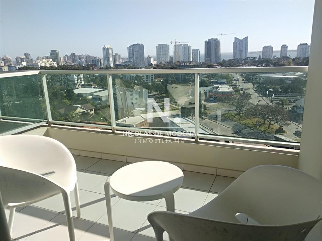 Excelente apartamento ubicado en Av. Roosevelt y