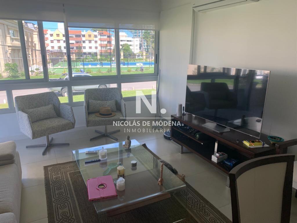Vende apartamento con parrillero, de 3 dormitorios en playa