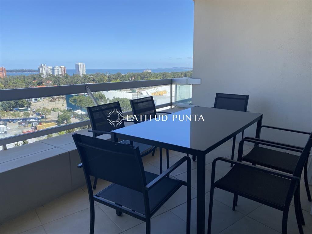 Apartamento en Roosevelt, 3 dormitorios más