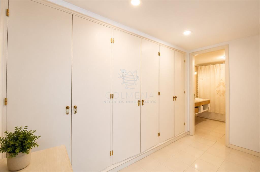 Sólido apartamento en venta, Península, Punta 3