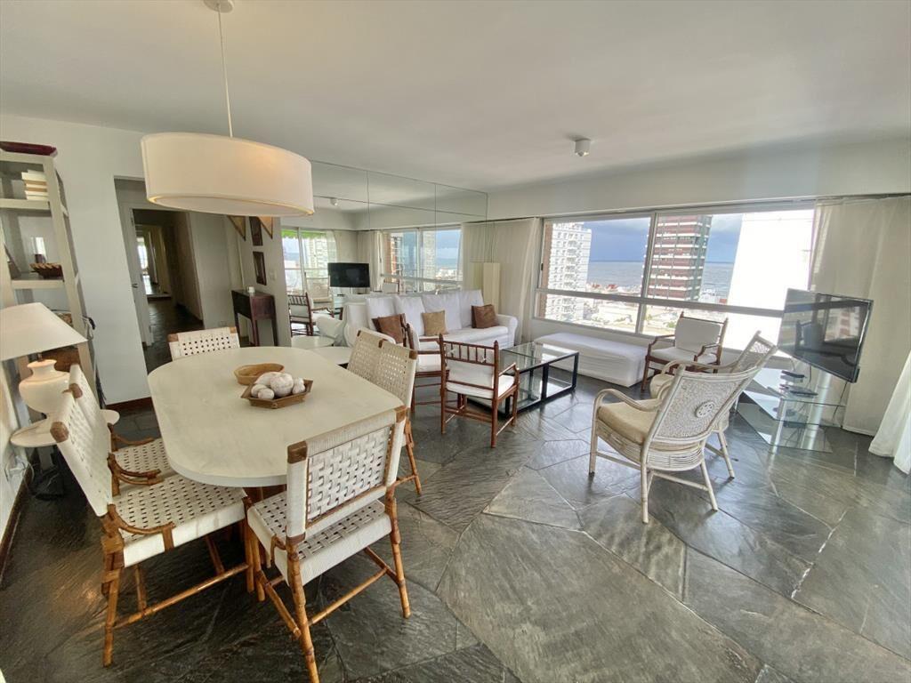 APARTAMENTO EN VENTA DE 3 DORMITORIOS 3 BAÑOS 2