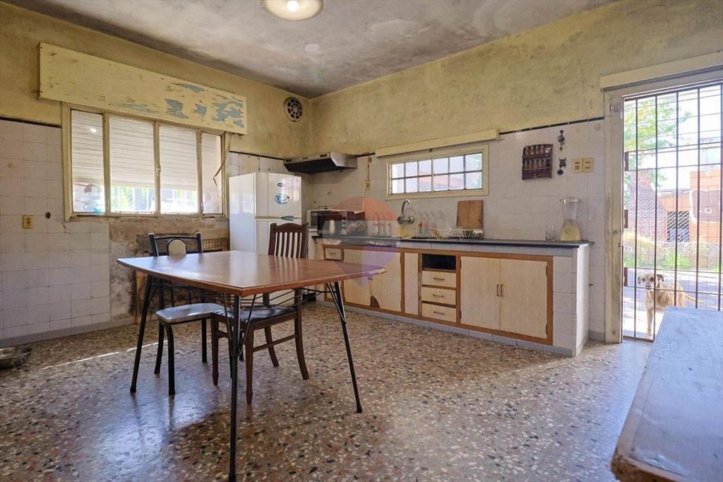 VENTA CASA 4 DORMITORIOS y GRAN TERRENO -COLÓN