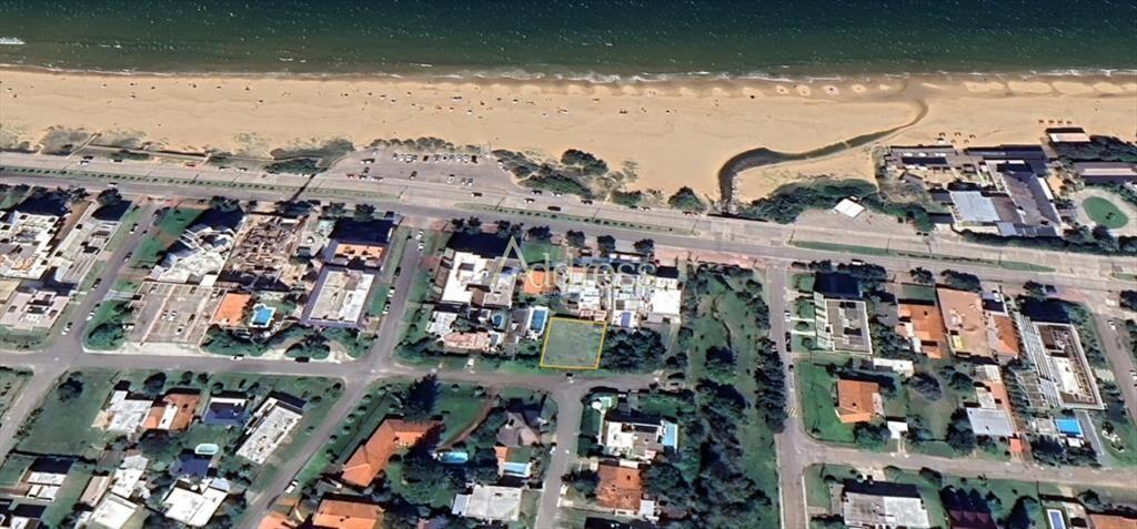 Terreno en Mansa a 1 cuadra del mar, permite PH.