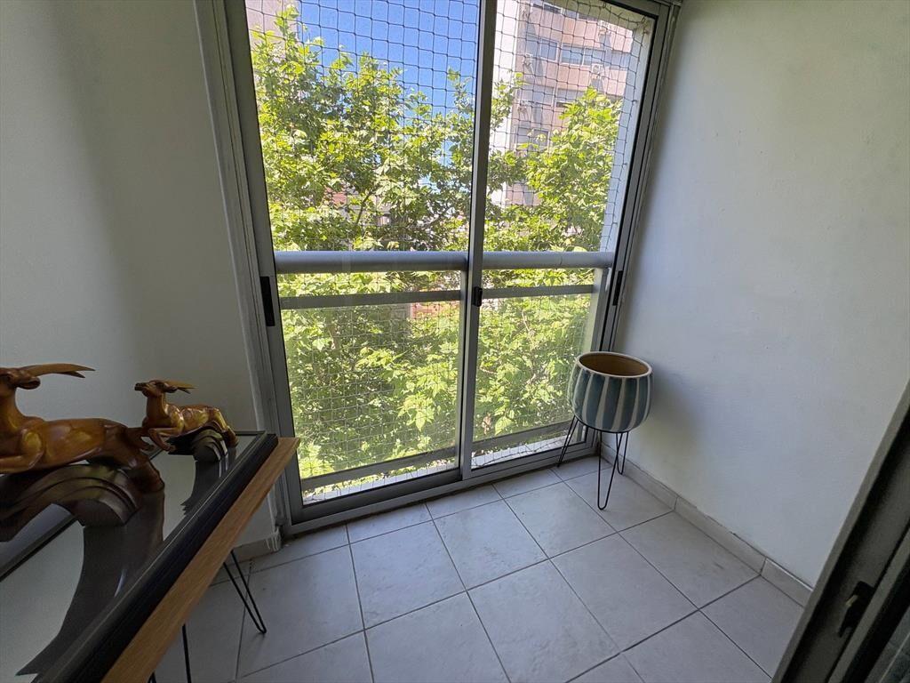 Alquiler - Apartamento con un dormitorio y terraza en Tres C
