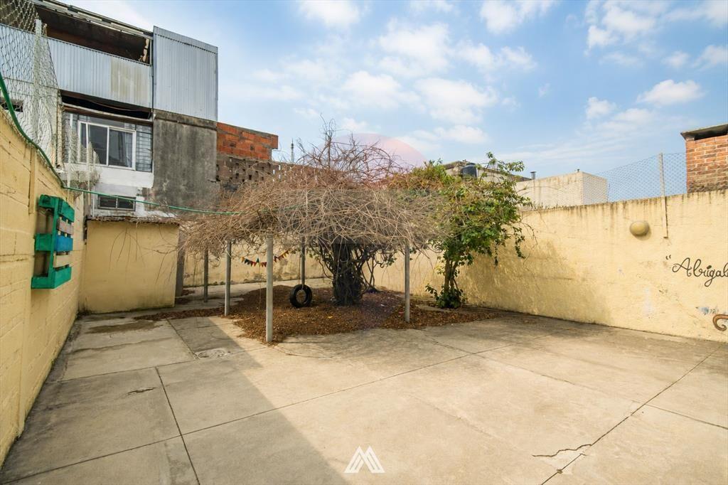 VENTA CASA PU. CON GARAJE Y FONDO, PARQUE BATLLE