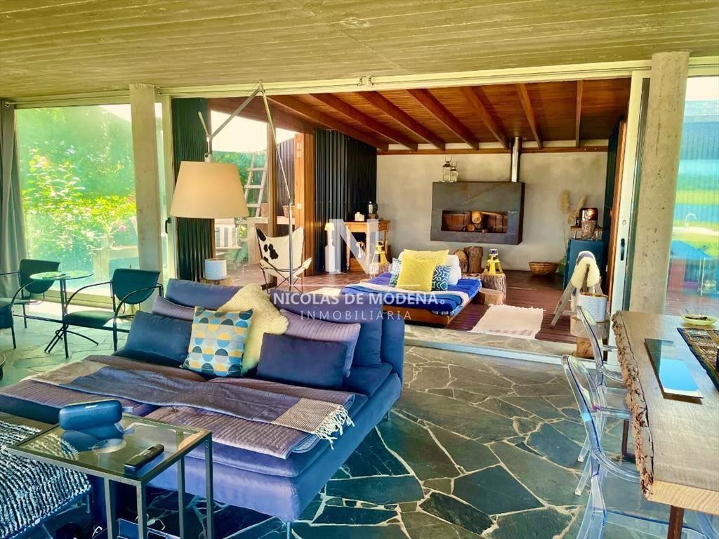 Vende casa en Laguna de los Cisnes, con hermosa y