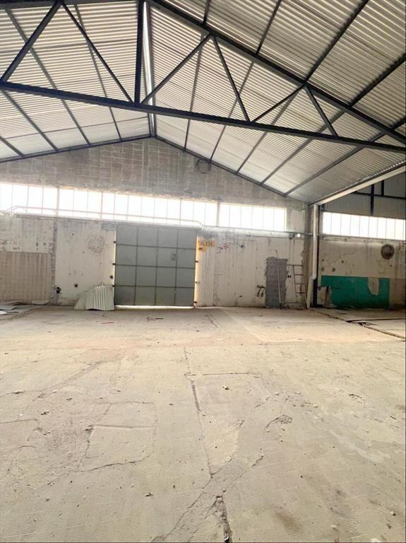 Alquiler a300 m Ruta 8 y km28 Terreno 21.979m2 Local 3300m2