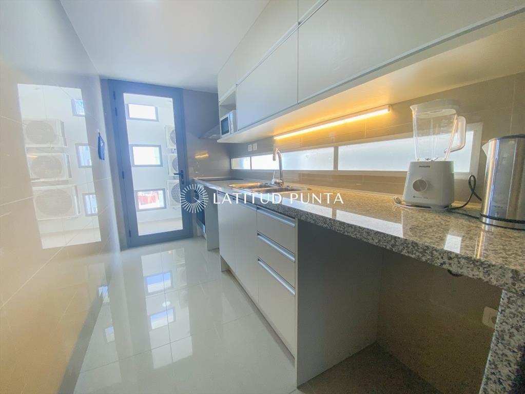 Piso alto en Brava, 2 suites más toilette