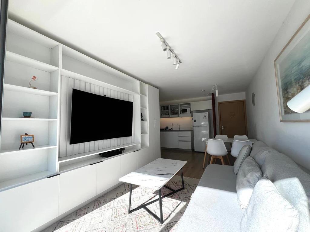 Venta Apartamento 2 Dormitorios y Garaje Amoblado en Buceo