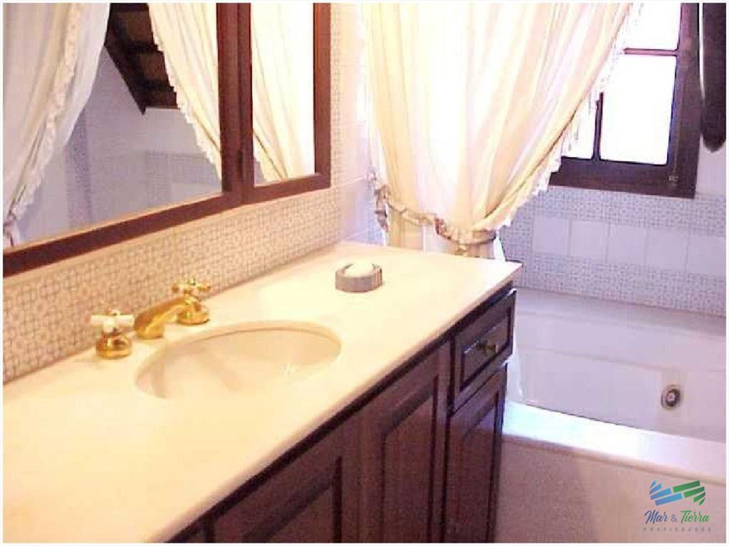Vendo casa 6 dormitorios con piscina y gran en