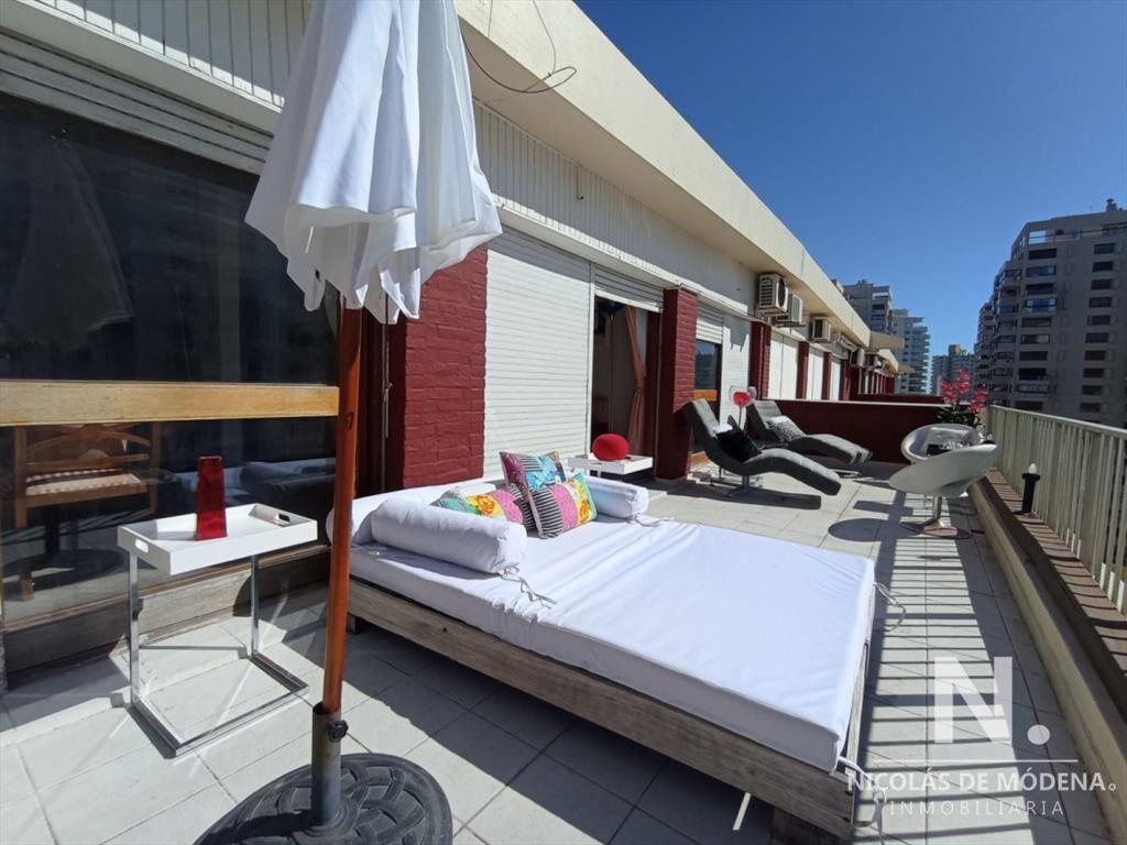 Pent house con parrillero y vista a Isla Gorriti
