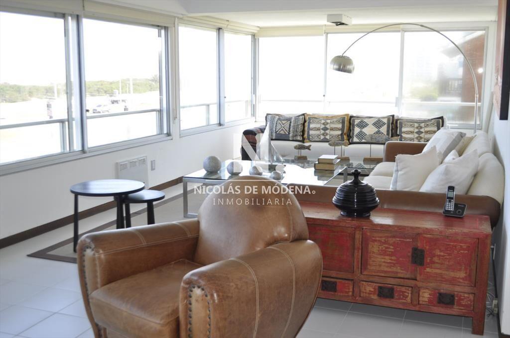 En venta Amplio departamento de 3 dormitorios al