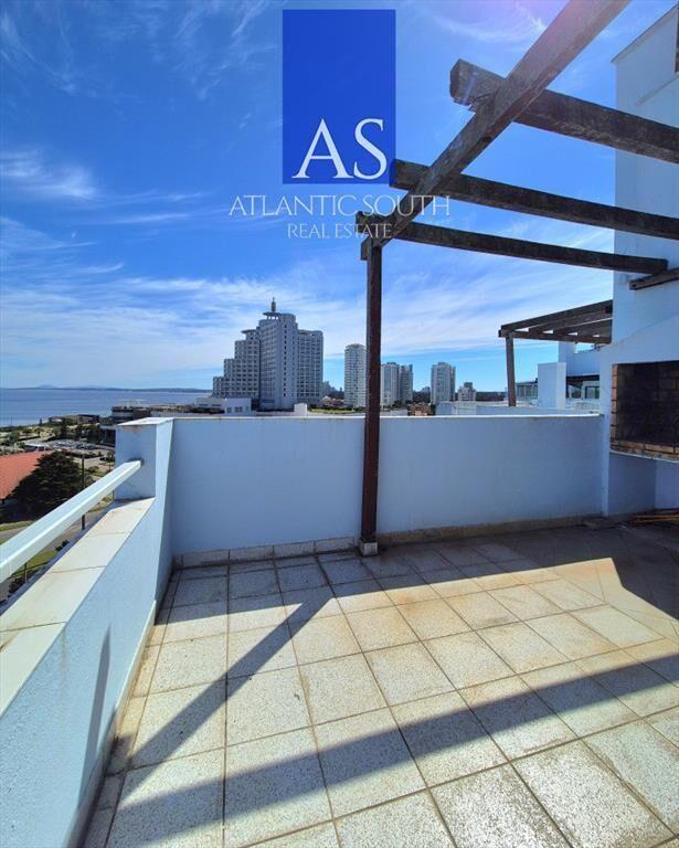 Penthouse 2 dormitorios con vista al mar garage y